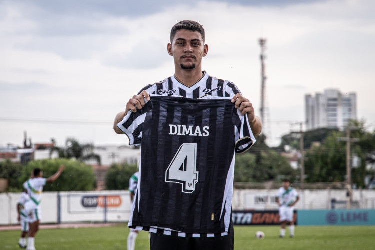 Após o gol, Pablo homenageou o ídolo do Ceará, Dimas Filgueiras, erguendo a camisa quatro na comemoração