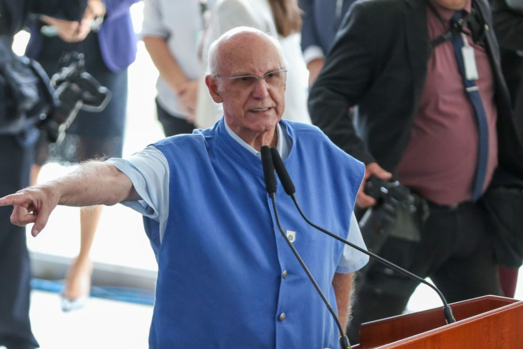 Câmara de SP quer CPI para apurar atuação do padre Julio Lancelloti