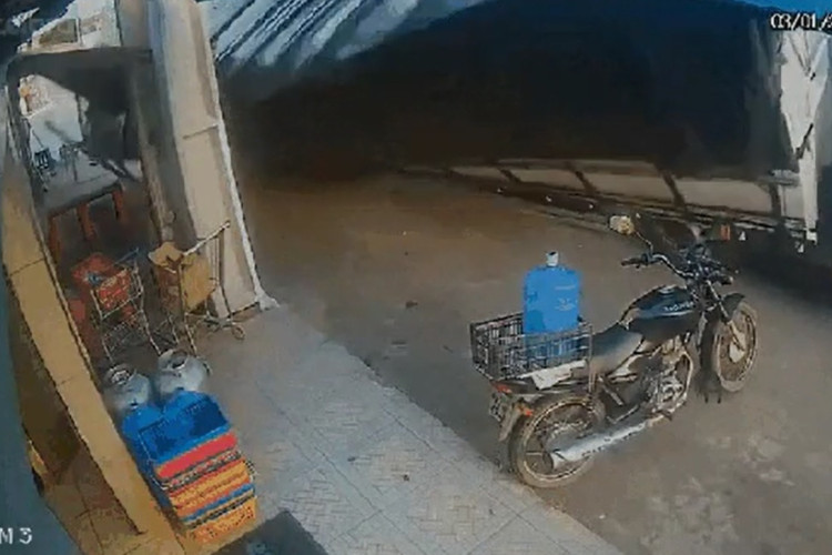 O fato aconteceu por volta das 17h45 desta quarta-feira, 3 de janeiro