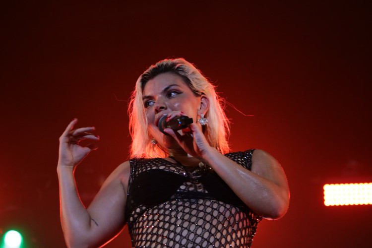 A pernambucana Duda Beat fechou a última noite do Festival Férias na PI 2024