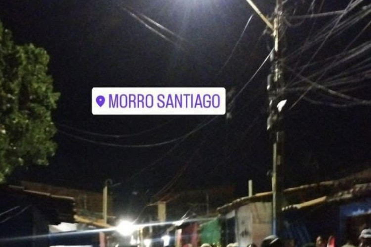 A festa no Morro Santiago foi invadida por integrantes de facção criminosa, conforme O POVO apurou. Pelo menos dois homens morreram e outras 15 pessoas ficaram feridas