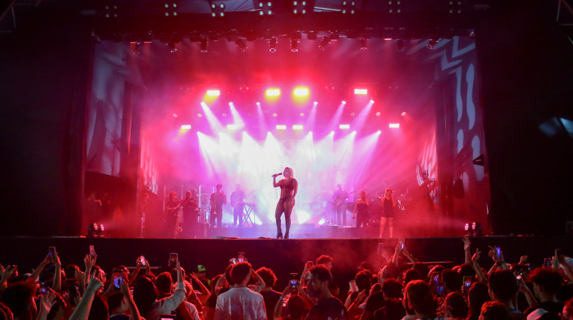 Festival Bora ocupa orla com música, teatro e arte urbana

