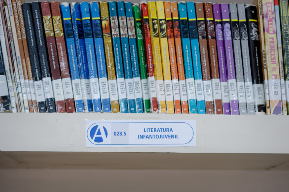 Nos colégios Ari de Sá uma das áreas mais prestigiadas é a biblioteca, que estimula jovens e crianças a despertarem o gosto pela literatura(Foto: AURÉLIO ALVES)
