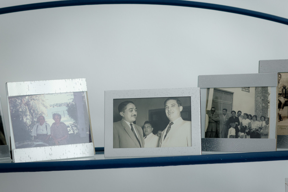 Tanto na casa do Oto de Sá Cavalvante como no escritório as fotos mantém viva a história dos seus antepassados(Foto: AURÉLIO ALVES)