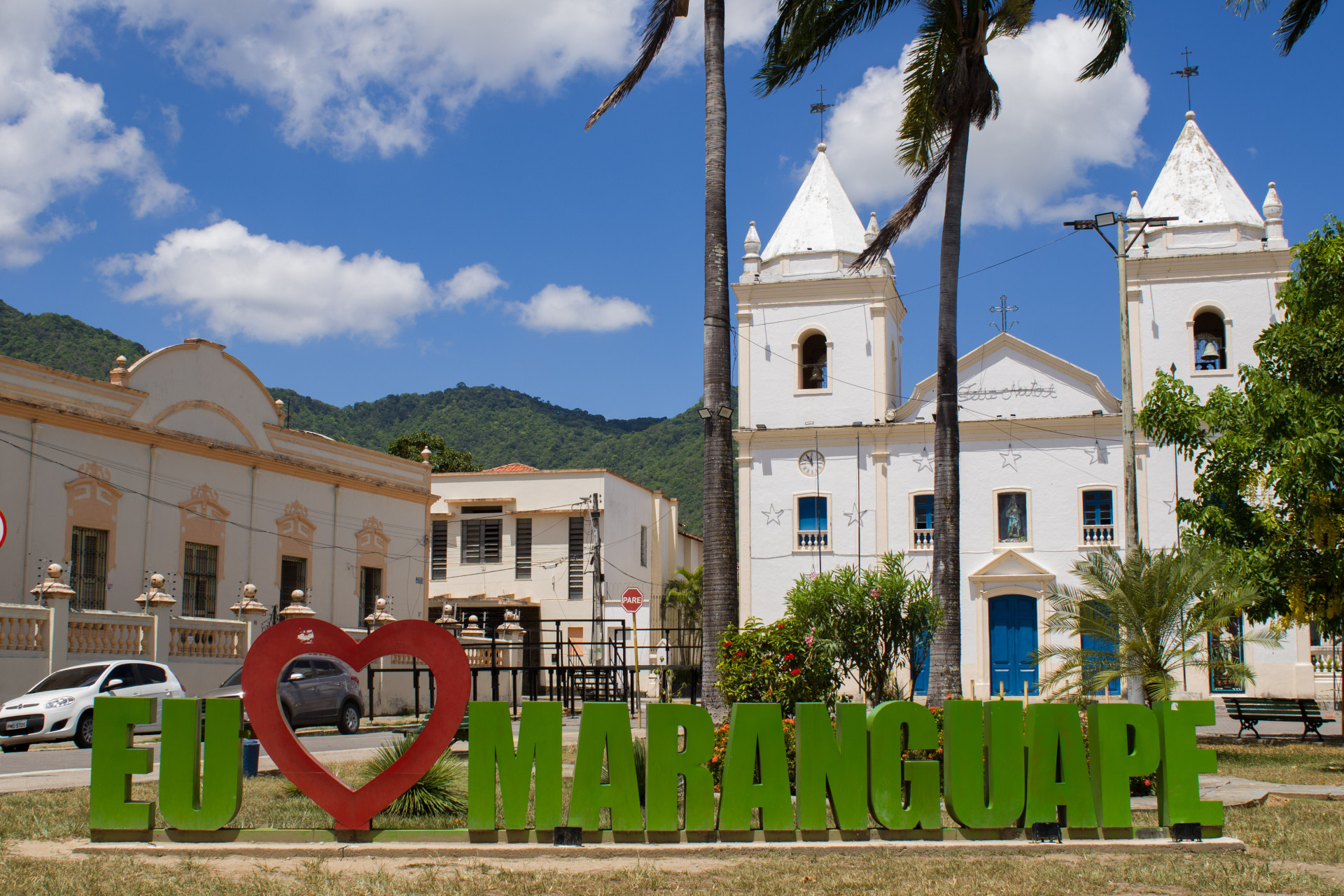 Igreja Matriz de Nossa Senhora da Penha, um dos cart&otilde;es-postais de Maranguape (Foto: Samuel Setubal)