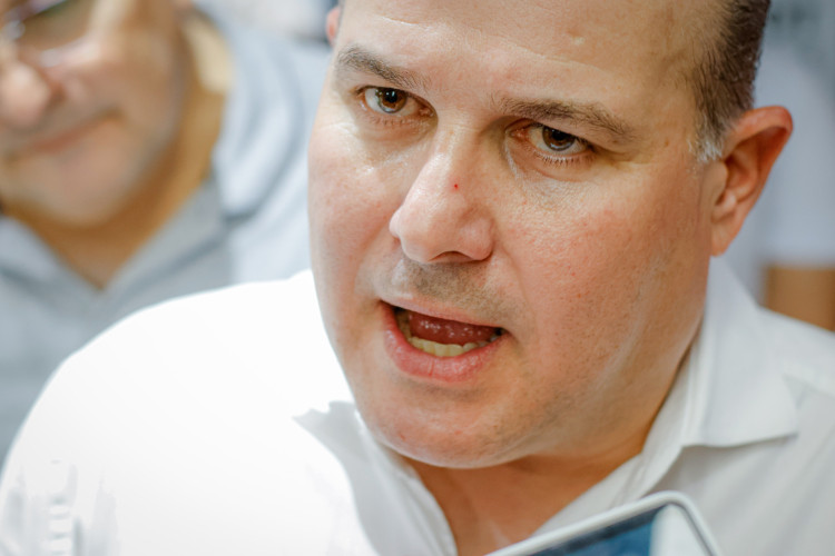 FORTALEZA-CE, BRASIL, 12-01-2023: Roberto Claudio. Ato no Partido Democrático Trabalhista com a presença de Carlos Lupi / Andre Figueiredo / Flavio Torres / Jose Sarto / Roberto Claudio. (Foto: Aurélio Alves/O Povo)