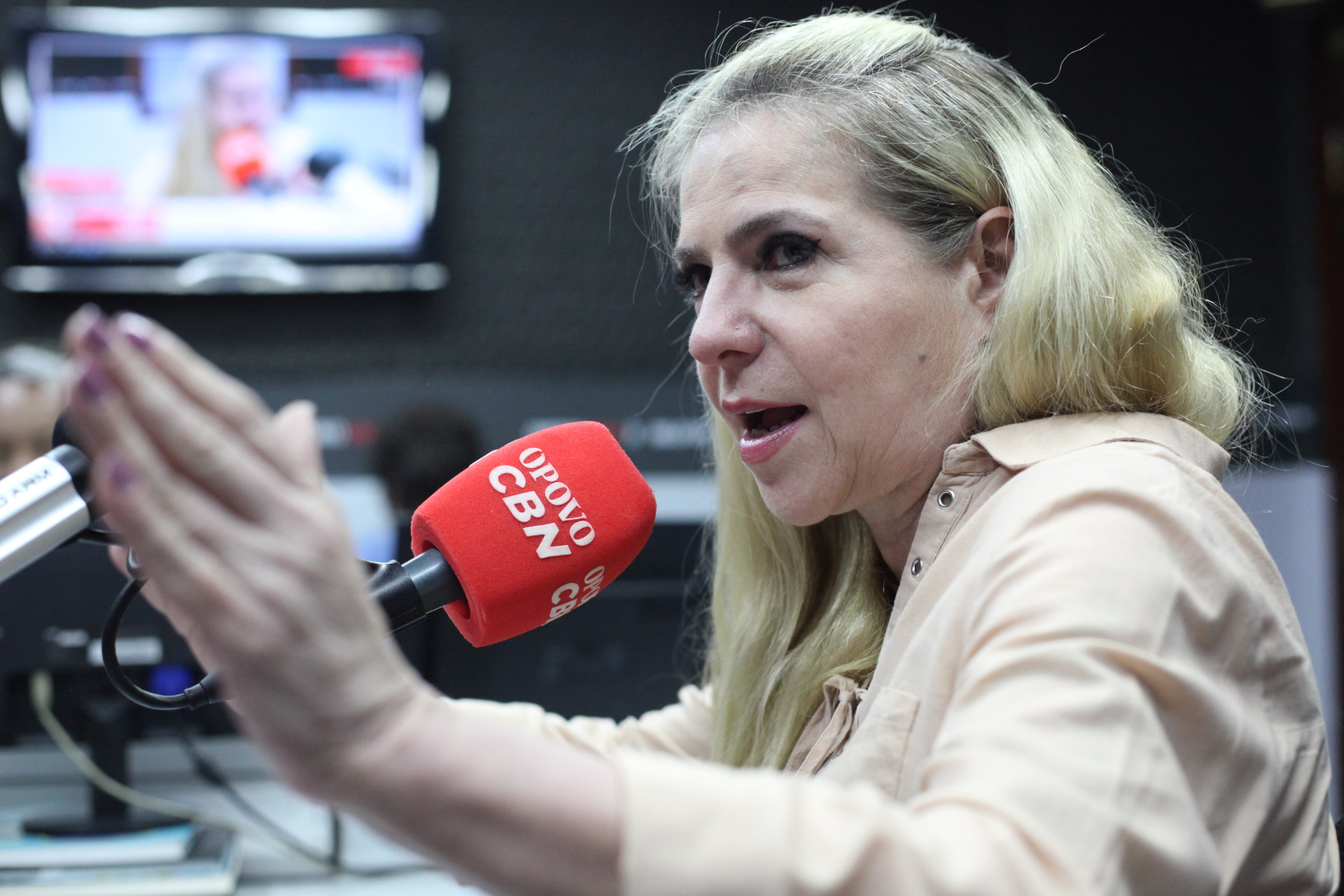FORTALEZA, CEARÁ, BRASIL, 12.01.2024: Luizianne Lins, deputada federal e ex-prefeita é entrevistada na rádio O POVO CBN. (Foto: FÁBIO LIMA)
