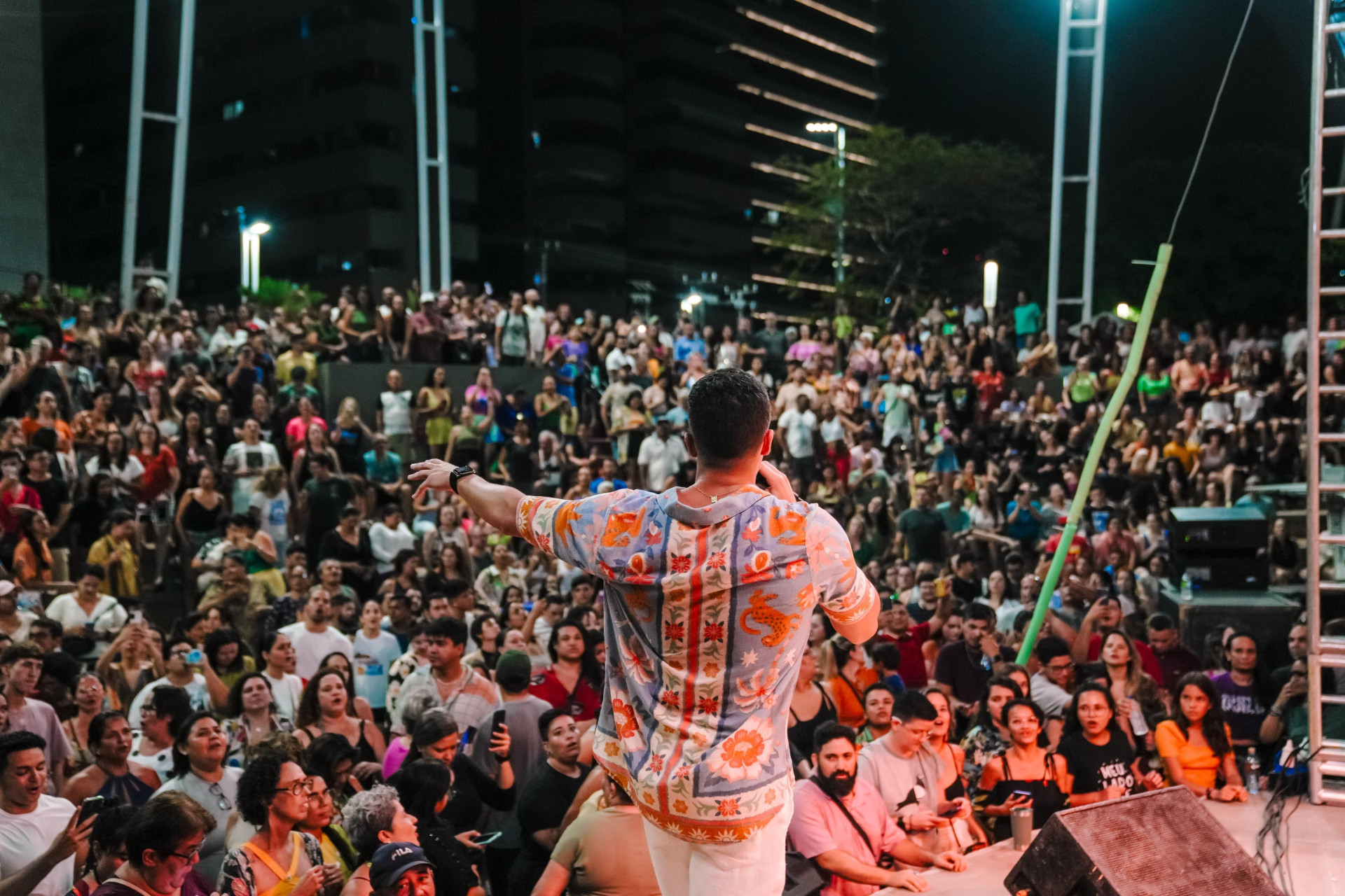 Cantor Marcos Lessa se apresenta no Anfiteatro Flávio Ponte (Foto: Rafael Lessa/divulgação)