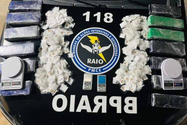 Mil papelotes de cocaína e 10 kg de maconha foram apreendidos com suspeito em Pedra Branca
