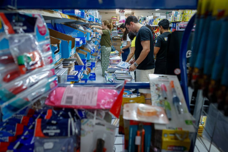 Pesquisa do Procon Fortaleza  pode ajudar o consumidor a ter par&acirc;metros de pre&ccedil;os(Foto: AUR&Eacute;LIO ALVES)