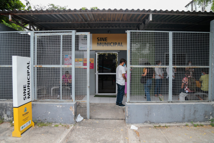 Há oportunidades para açougueiro, marketing, e diversas outras vagas