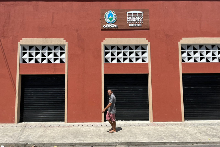 Mercado Municipal em Cascavel, fechado em função da briga política entre prefeito e vereadores
