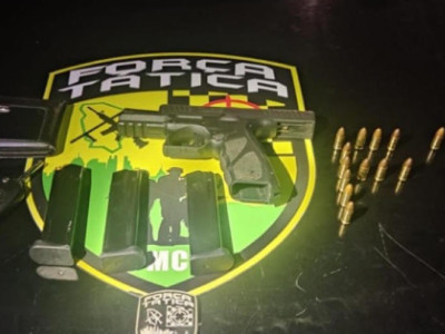 Armamento apreendido por policiais militares da For&ccedil;a T&aacute;tica da PMCE 