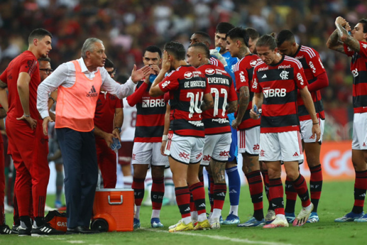 Técnico Tite comandado o time do Flamengo; veja contratações do clube para 2024