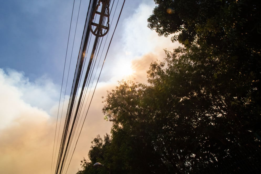 Incêndio no Parque do Cocó, moradores de diferentes bairros da Capital relatam fumaça e odor forte(Foto: Samuel Setubal)
