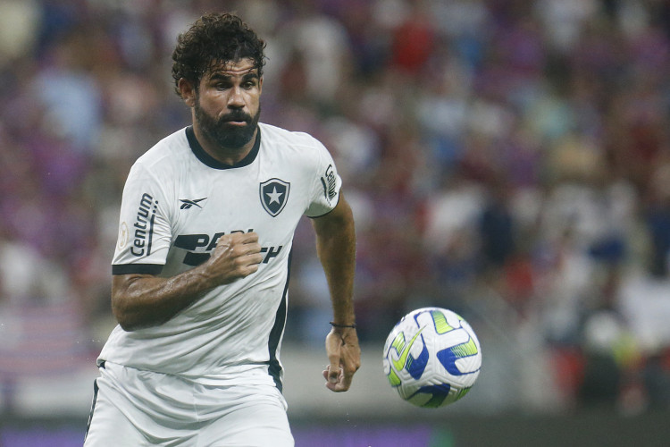 Atacante Diego Costa no jogo Fortaleza x Botafogo, na Arena Castelão, pelo Campeonato Brasileiro Série A 2023