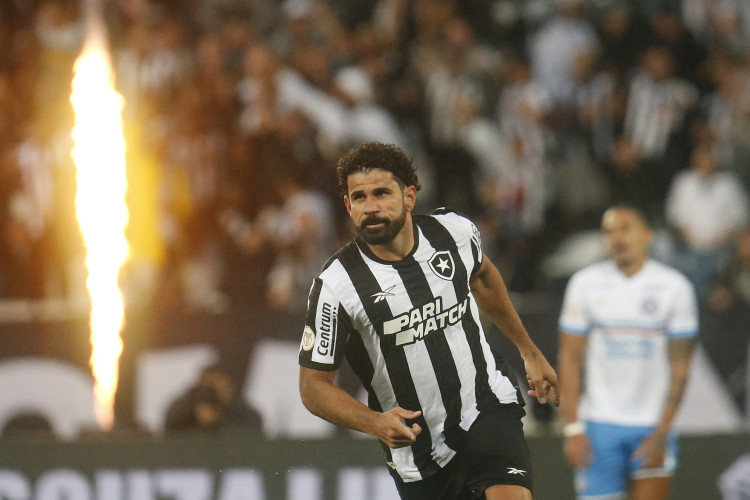 Atacante Diego Costa comemora gol no jogo Botafogo x Bahia, no Nilton Santos, pelo Campeonato Brasileiro Série A 2023