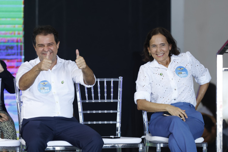 Evandro Leitão e Izolda Cela em evento com Lula