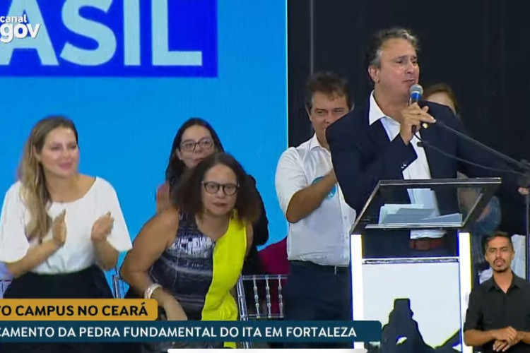 Camilo chora durante visita de Lula ao Ceará