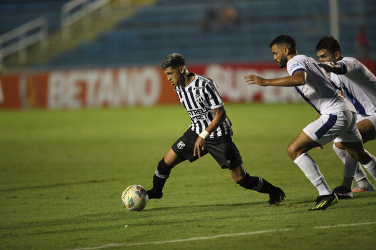 Após semana turbulenta, Ceará encara o Floresta em busca da 1ª vitória
