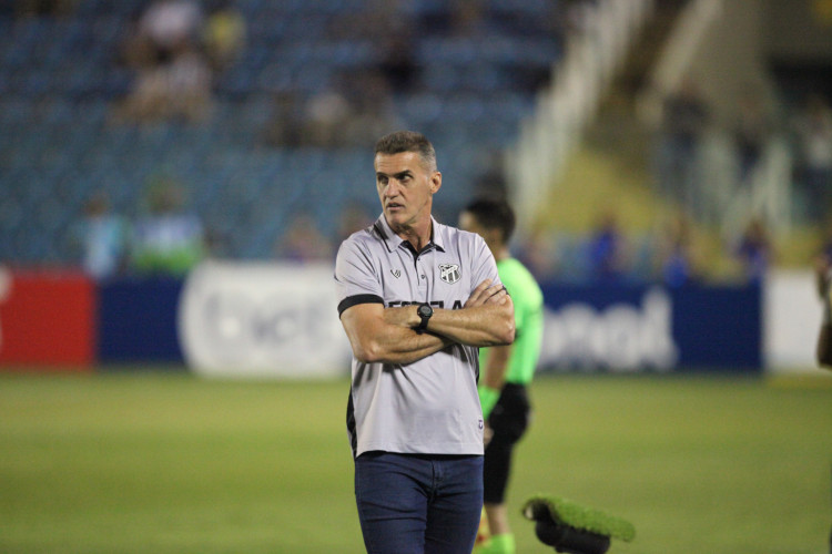 FORTALEZA, CEARÁ, BRASIL, 21.01.2024: Vagner Mancini, técnico do Ceará no Jogo pelo campeonato cearense de futebol, Maracanã vs Ceará. estádio Presidente Vargas.