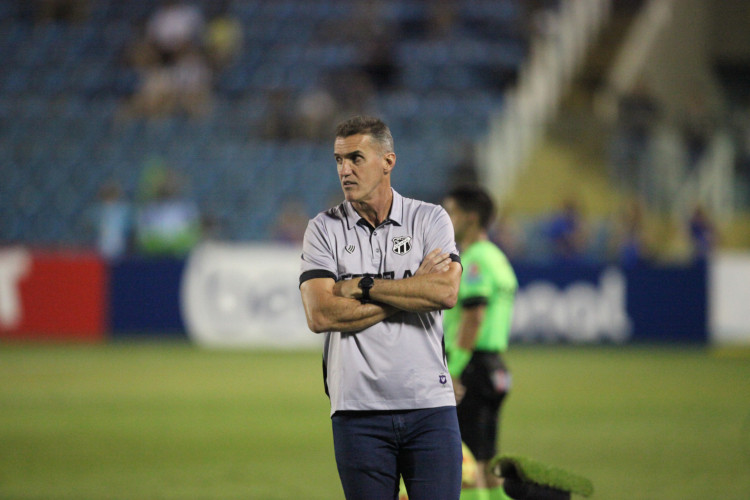 FORTALEZA, CEARÁ, BRASIL, 21.01.2024: Vagner Mancini, técnico do Ceará no Jogo pelo campeonato cearense de futebol, Maracanã vs Ceará. estádio Presidente Vargas.