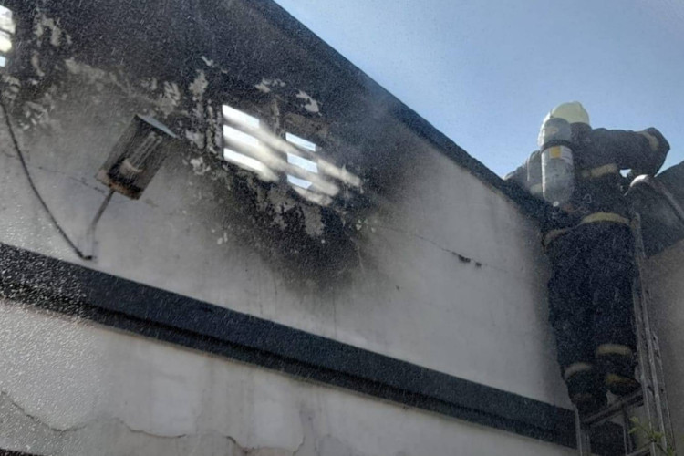 Iincêndio atingiu uma fábrica de chapéus no município de Sobral, a 234,8 quilômetros de Fortaleza