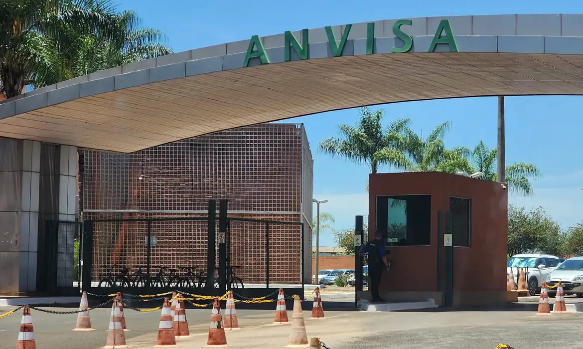 Ag&ecirc;ncia Nacional de Vigil&acirc;ncia Sanit&aacute;ria (Anvisa) fiscalizou diversos setores e determinou apreens&otilde;es e proibi&ccedil;&otilde;es; confira detalhes