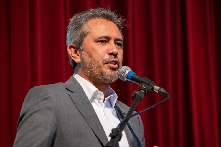 Governador Elmano de Freitas (PT) 