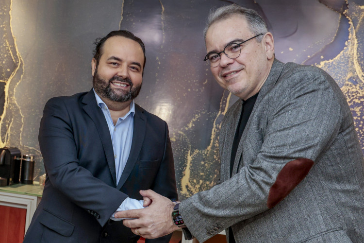 ￼Wellington Sabóia e João Dummar Neto selam acordo entre Procon e O POVO 