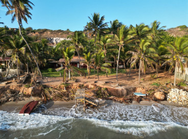 ￼EROSÃO afeta a Praia da Peroba, em Icapuí 