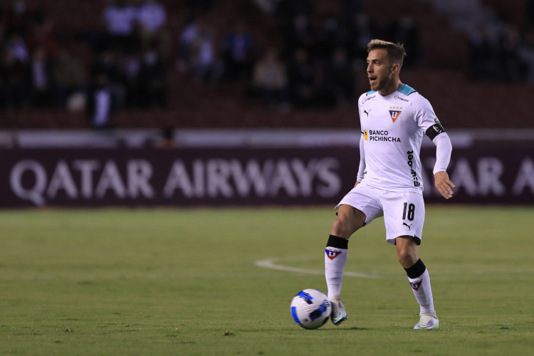 Volante Lucas Piovi no jogo LDU x Antofagasta pela Copa Sul-Americana 2022