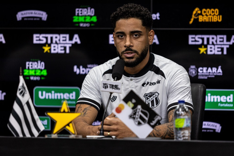 Matheus Bahia foi apresentado pelo Ceará em Porangabuçu nesta quinta-feira, 25.