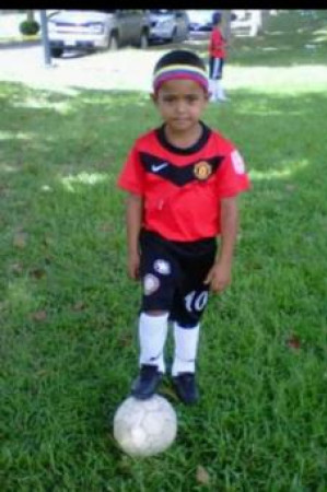 Segundo o pai, o&nbsp;in&iacute;cio de Kervin no esporte foi aos 4 anos, quando ele j&aacute; exibia o "seu talento natural" para o futebol.&nbsp;A jornada de jogador come&ccedil;ou em um torneio infantil Sub-5, representando o Libertad Socialista F.C, no Col&eacute;gio Loyola, de Puerto Ordaz(Foto: Acervo pessoal/Mario Andrade)