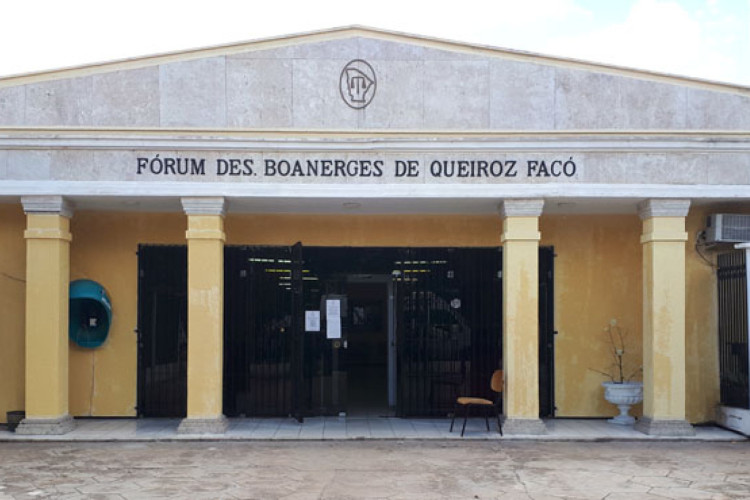 Homem n&atilde;o teve a identidade divulgada. Tr&ecirc;s homens foram presos ap&oacute;s o crime, por&eacute;m n&atilde;o teriam envolvimento com o assassinato, mas estariam buscando quem matou a v&iacute;tima