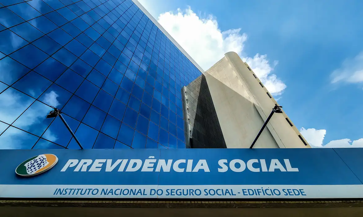Ministério da Previdência Social iniciou contato com aposentados para ressarcimento de valores indevidos descontados em folha