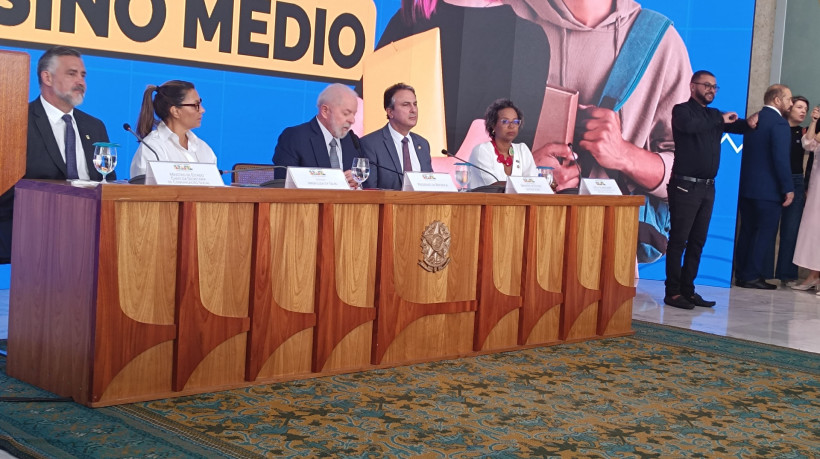 Lula e Camilo anunciam detalhes do programa Pé de Meia 
