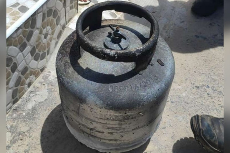 Gás de cozinha pegou fogo em um imóvel localizado no bairro Barra do Ceará, em Fortaleza