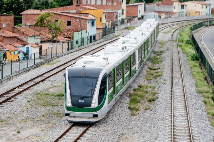Os novos horários se dão pela liberação de um dos lados da via férrea entre as estações Montese e Vila União
