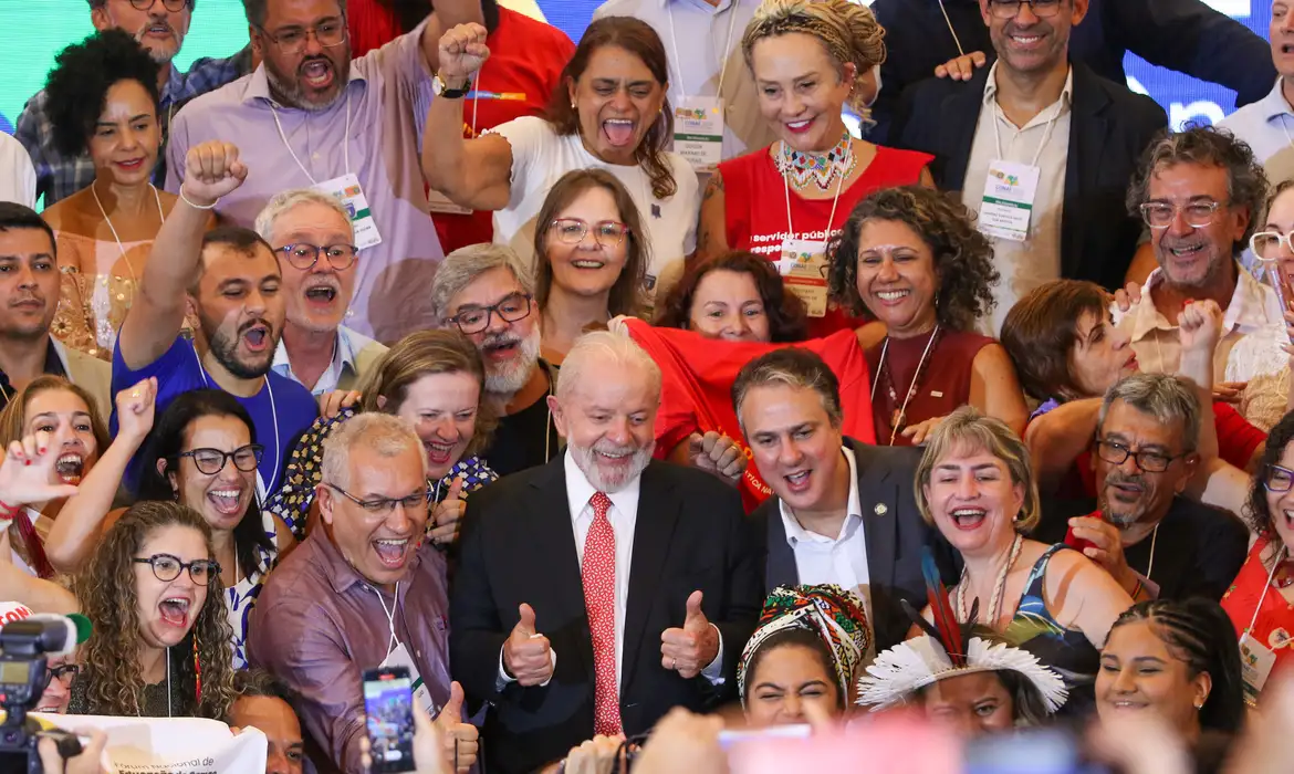 Lula: construção coletiva do novo PNE é conquista da democracia  (Foto: )