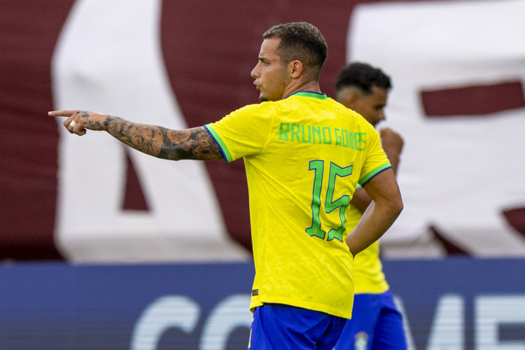 Volante Bruno Gomes no jogo Bolívia x Brasil pelo Pré-Olímpico