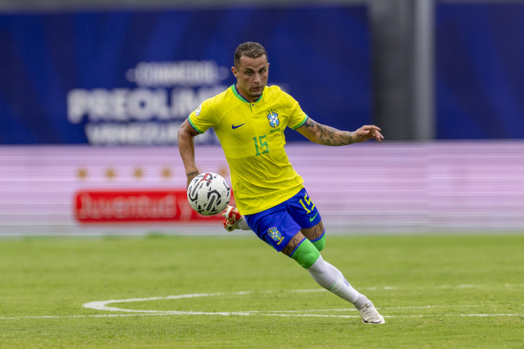 Volante Bruno Gomes no jogo Bolívia x Brasil pelo Pré-Olímpico