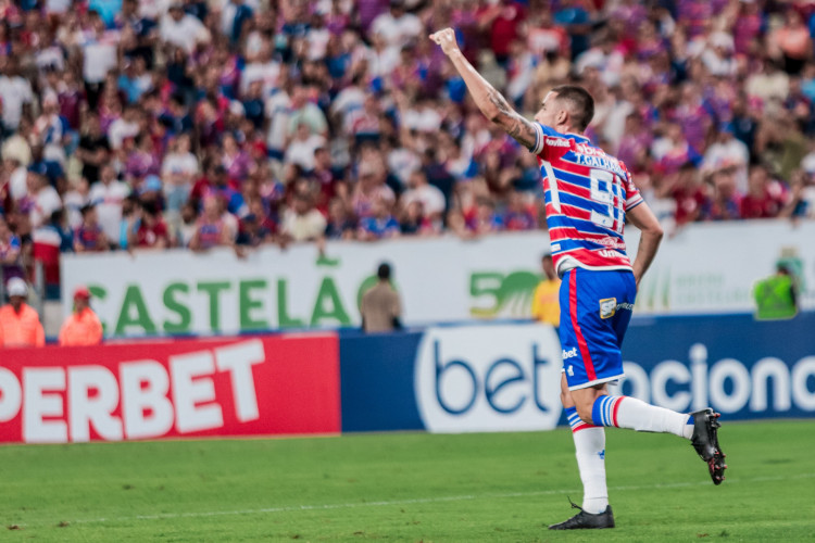 Thiago Galhardo marcou o terceiro gol do Fortaleza na vitória diante do Iguatu, pelo Campeonato Cearense. 