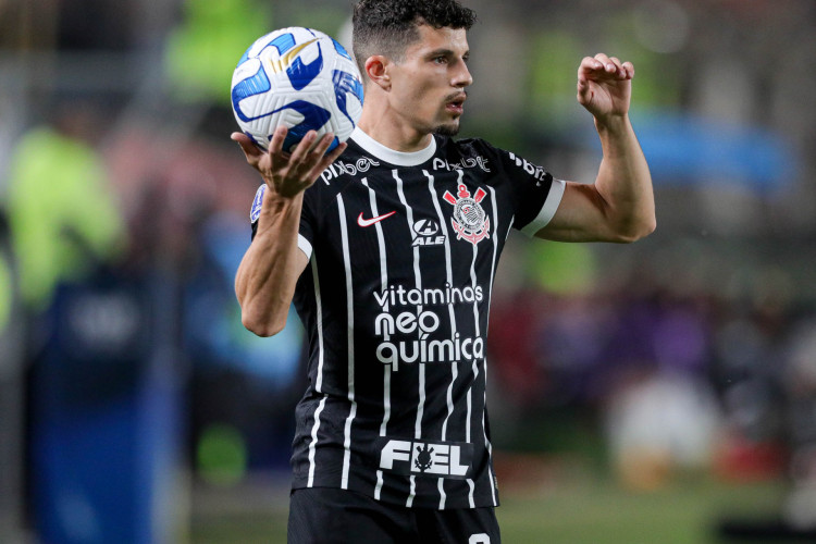 Lateral-direito Rafael Ramos no jogo Universitário x Corinthians pela Copa Sul-Americana 2023