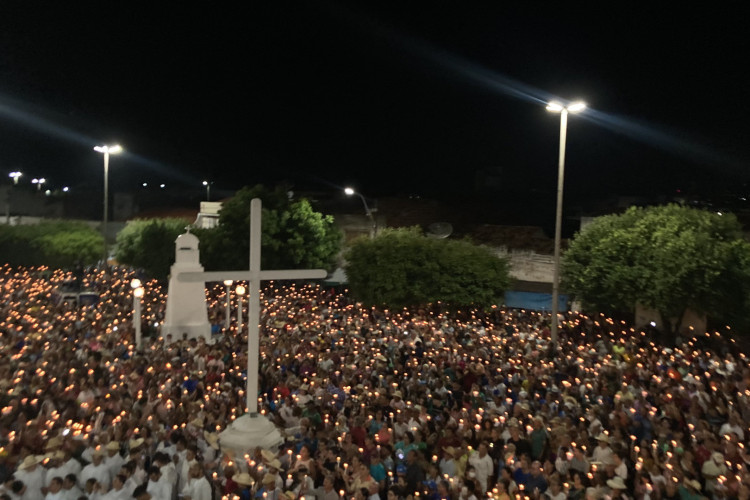 Romaria de Candeias acendeu a noite desta sexta-feira, 2 de fevereiro de 2024, em Juazeiro do Norte
