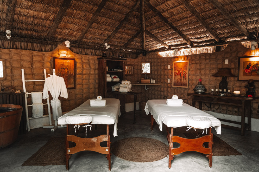 Hospedagens de luxo oferecem serviços extras aos clientes, como atendimento personalizado, massagens e transfers. Hospedagens de luxo oferecem serviços extras aos clientes, como atendimento personalizado, massagens e transfers.