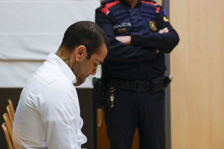Daniel Alves é julgado na Espanha diante de acusação de estupro