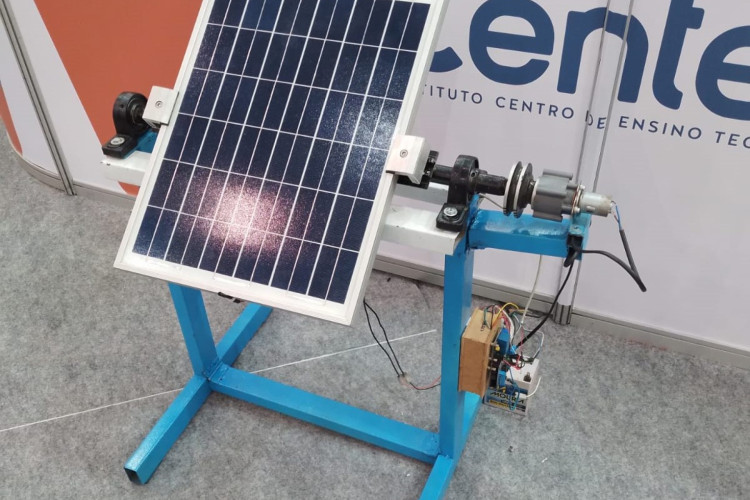 Aluno da Fatec do Cariri desenvolve sistema de energia solar inspirado no girassol
