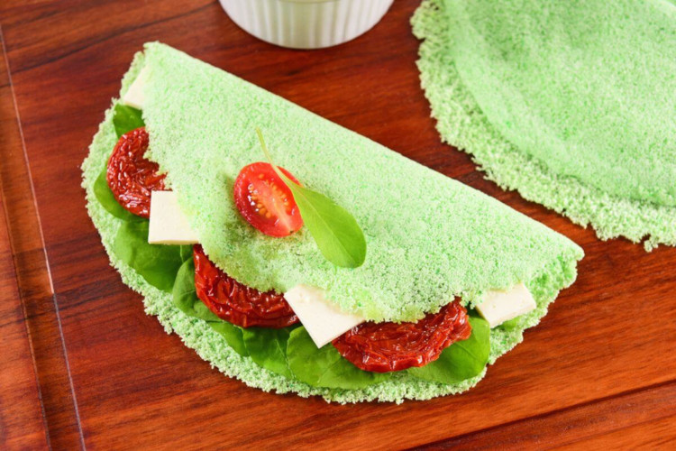 Tapioca de couve com rúcula (Imagem: Marcelo_Krelling | Shutterstock)