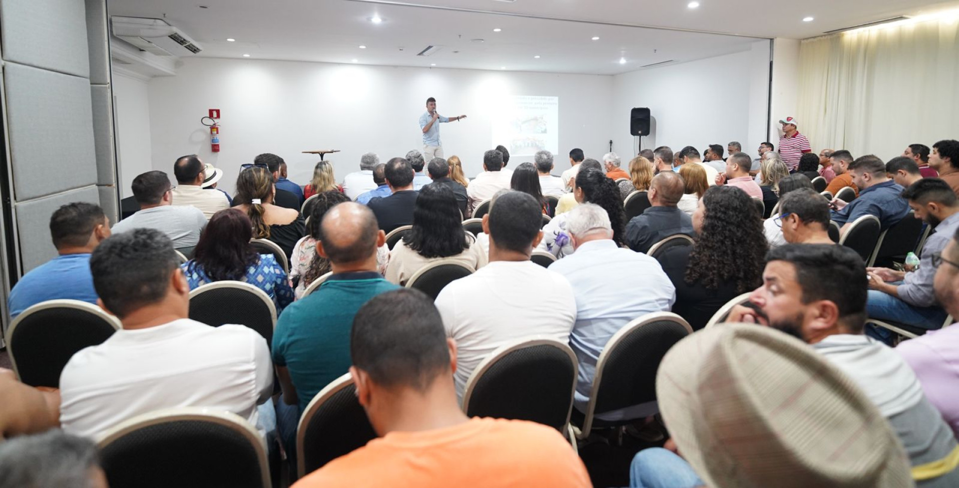 Ao todo, o ato do PRD, realizado no Hotel Oásis, na Beira Mar, contou com a adesão de 37 políticos (Foto: Divulgação/PRD)